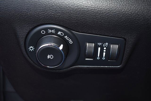 Used 2023 Jeep Compass Limited image 16