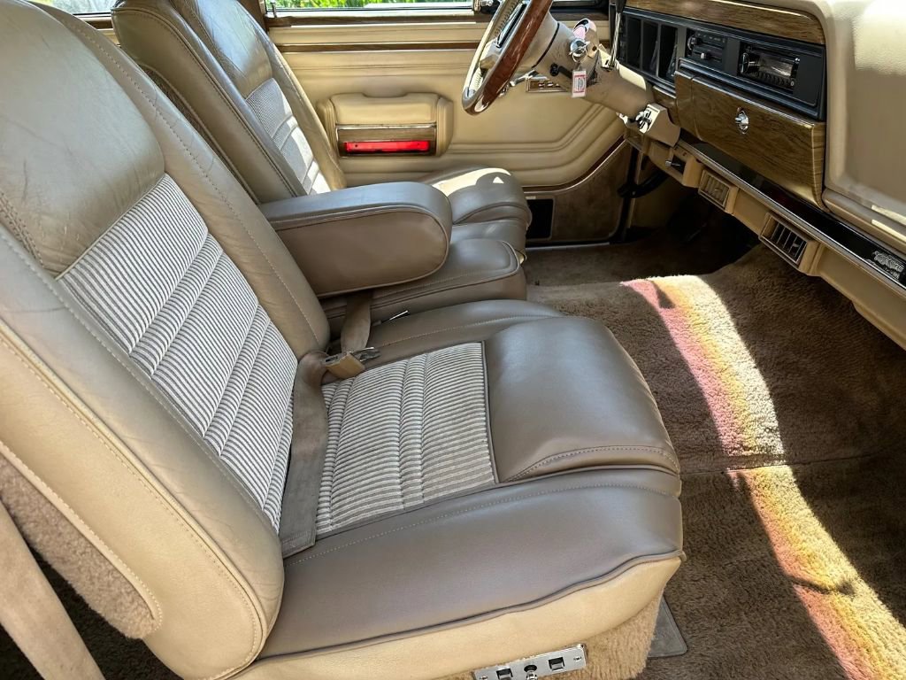 Used 1989 Jeep Grand Wagoneer image 31