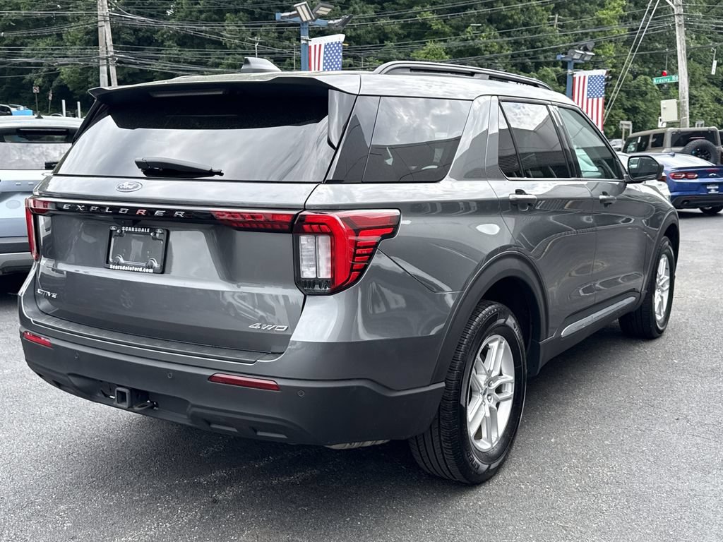 Used 2025 Ford Explorer Active AWD/4WD image 3