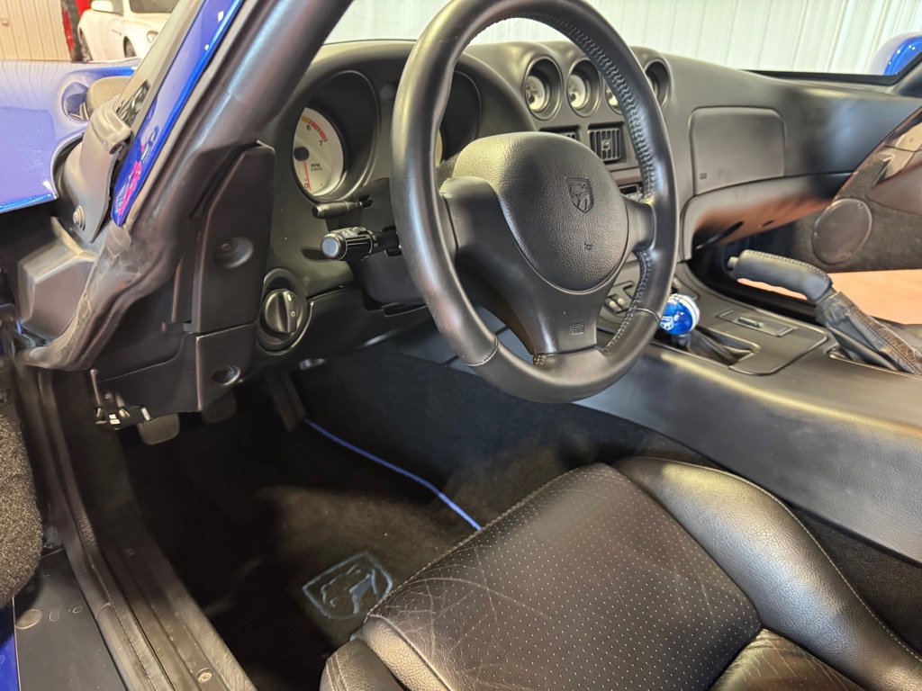 Used 1997 Dodge Viper GTS image 24