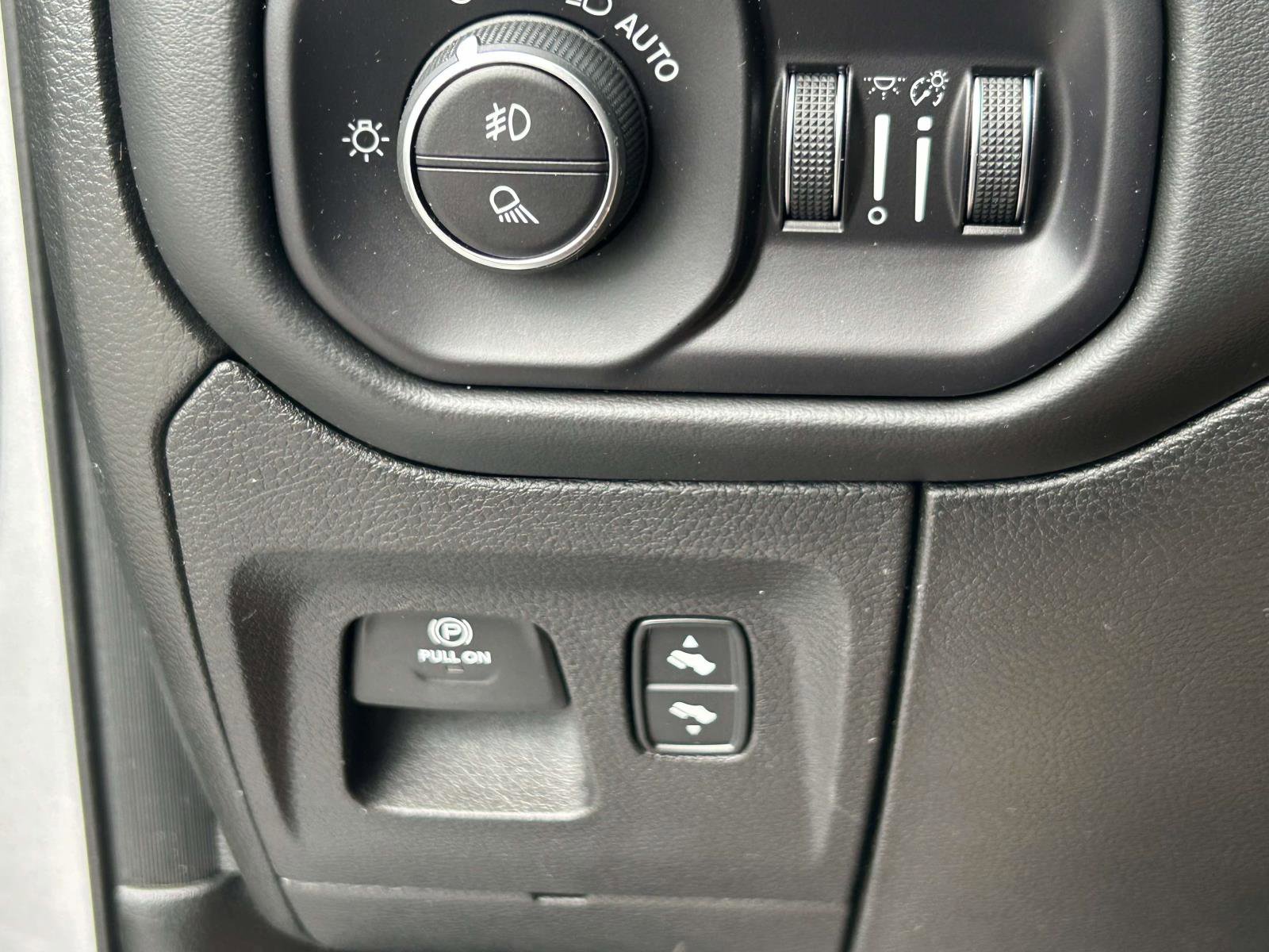 Used 2019 RAM 1500 Limited AWD/4WD image 19