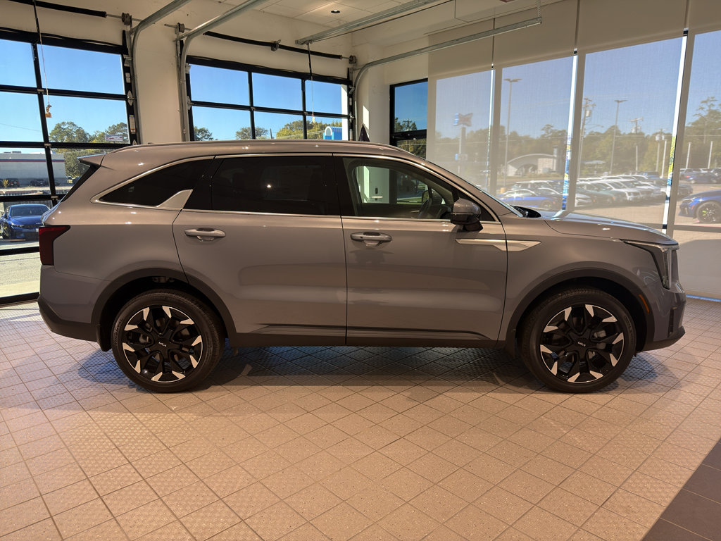 Used 2025 Kia Sorento EX w/ Panoramic Sunroof Package image 6