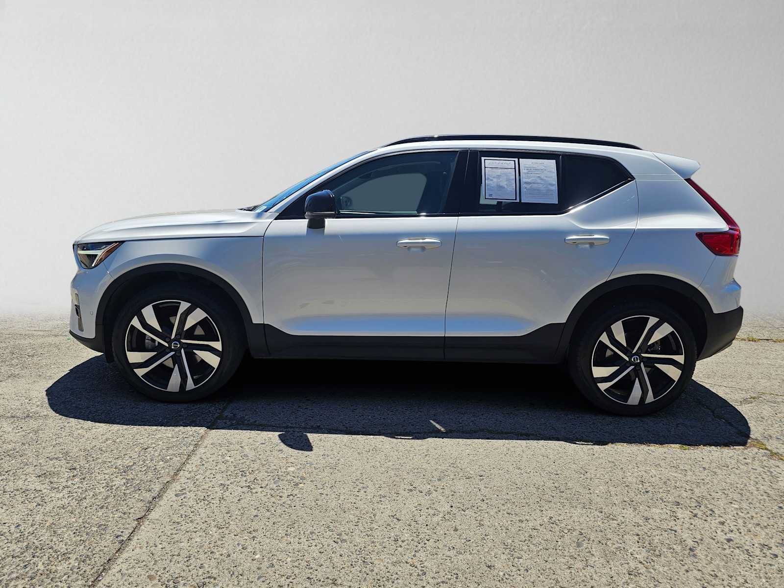 Certified 2023 Volvo XC40 B5 Plus w/ Protection Package Premier AWD/4WD image 6