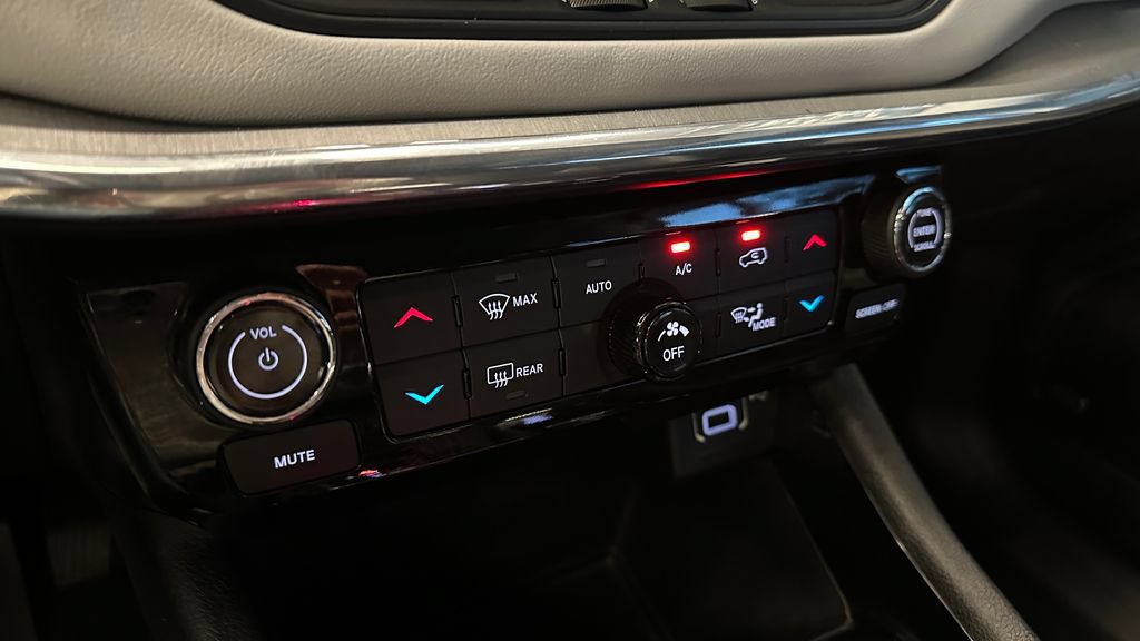 Used 2022 Jeep Compass Limited w/ Sun and Sound Group AWD/4WD image 15