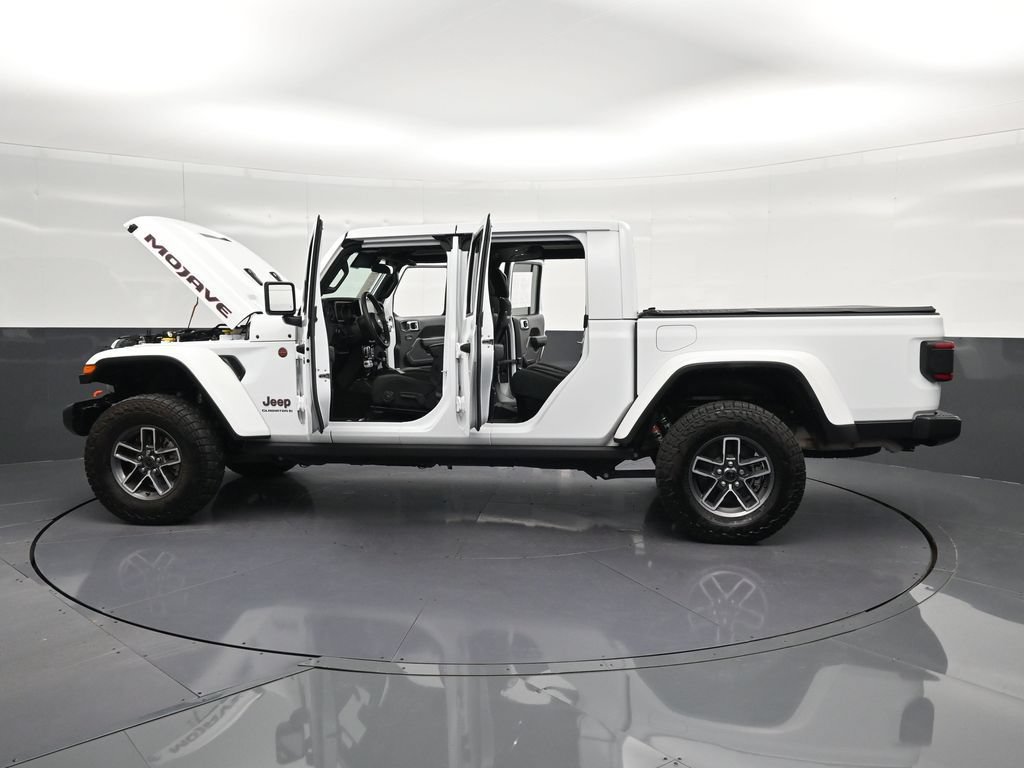 Used 2025 Jeep Gladiator Mojave w/ Convenience Group AWD/4WD image 40