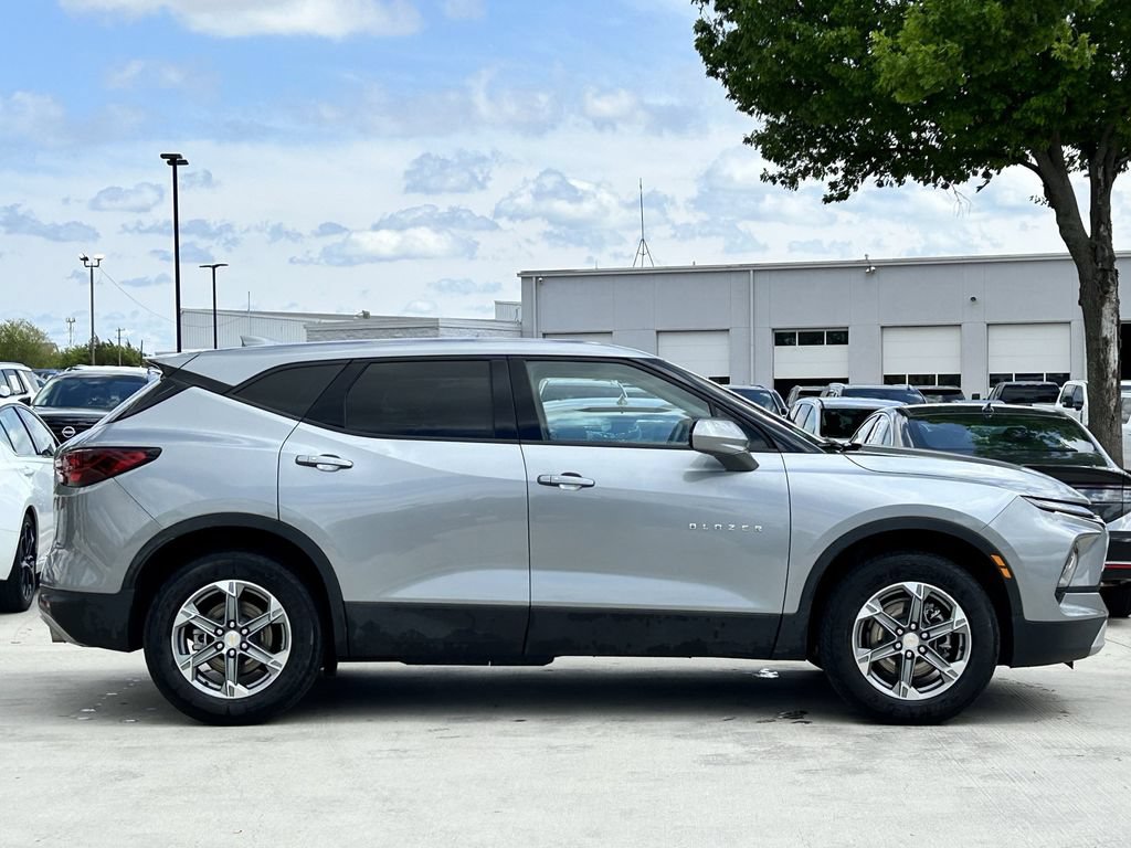 Used 2025 Chevrolet Blazer LT AWD/4WD image 3