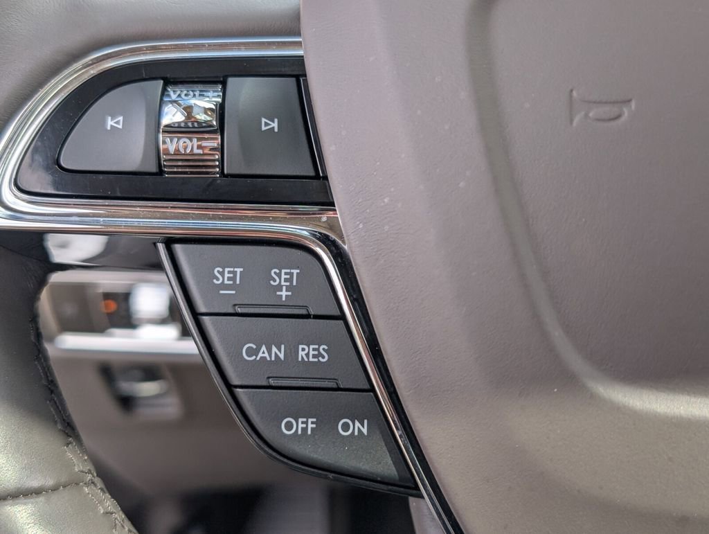 Used 2023 Lincoln Nautilus Reserve image 25