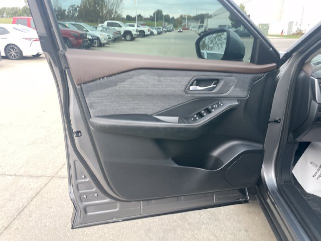 Used 2023 Nissan Rogue SV AWD/4WD image 20