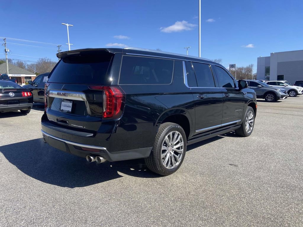 Used 2022 GMC Yukon XL Denali w/ Denali Premium Package RWD image 3
