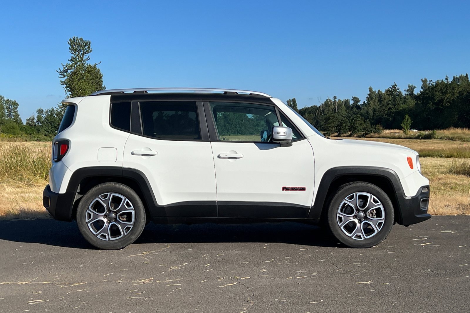 Used 2015 Jeep Renegade Limited image 3