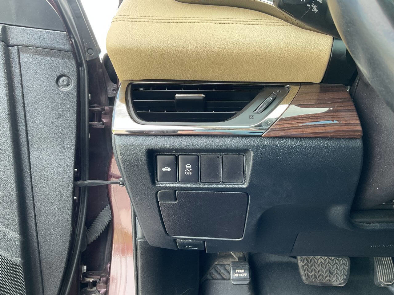 Used 2015 Toyota Avalon XLE FWD image 16