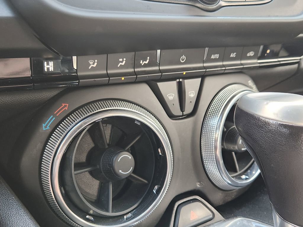 Used 2019 Chevrolet Camaro LT RWD image 17