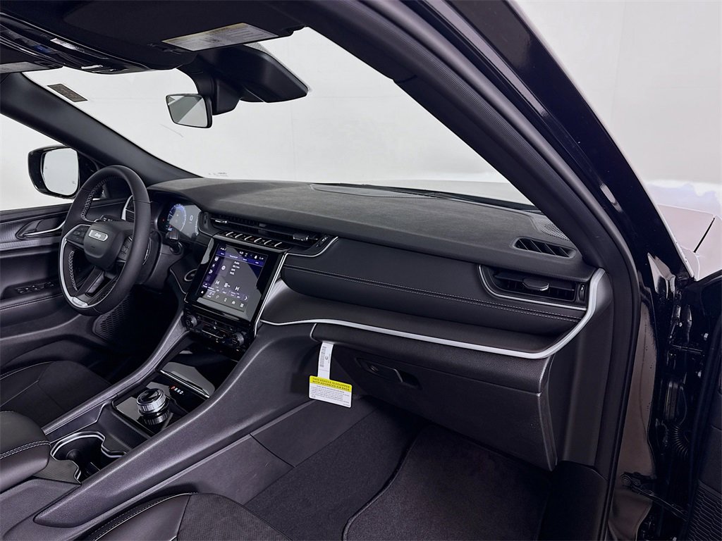 New 2025 Jeep Grand Cherokee Altitude image 31