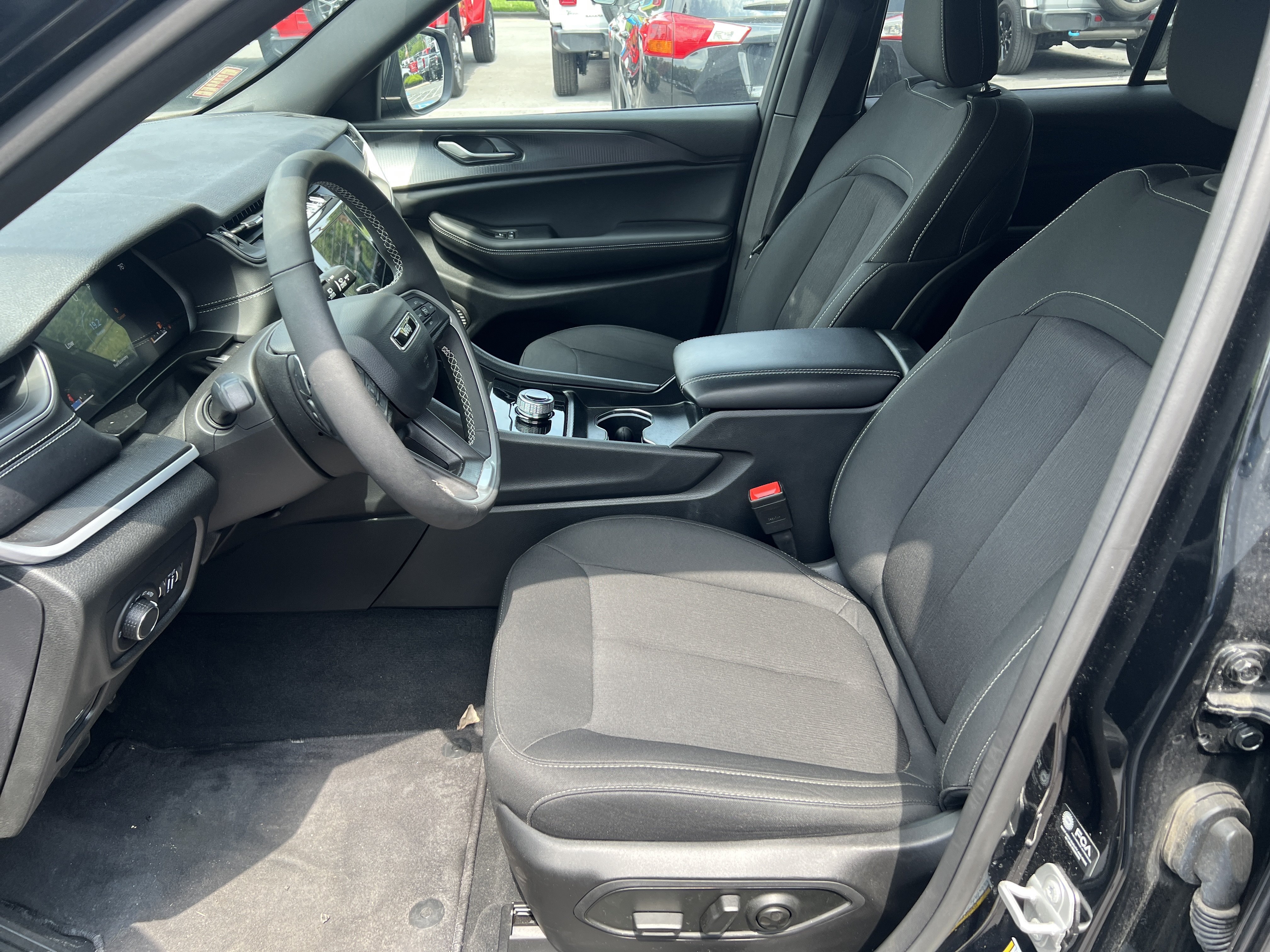 Certified 2025 Jeep Grand Cherokee Laredo X w/ Luxury Tech Group I AWD/4WD image 12