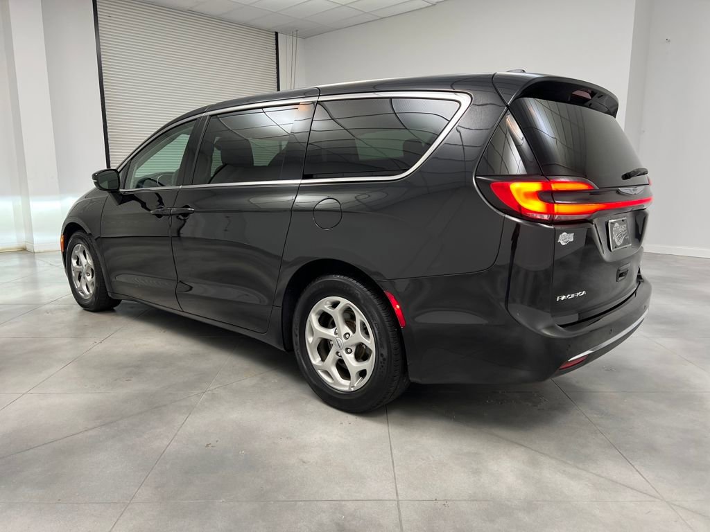 Used 2024 Chrysler Pacifica Limited image 5