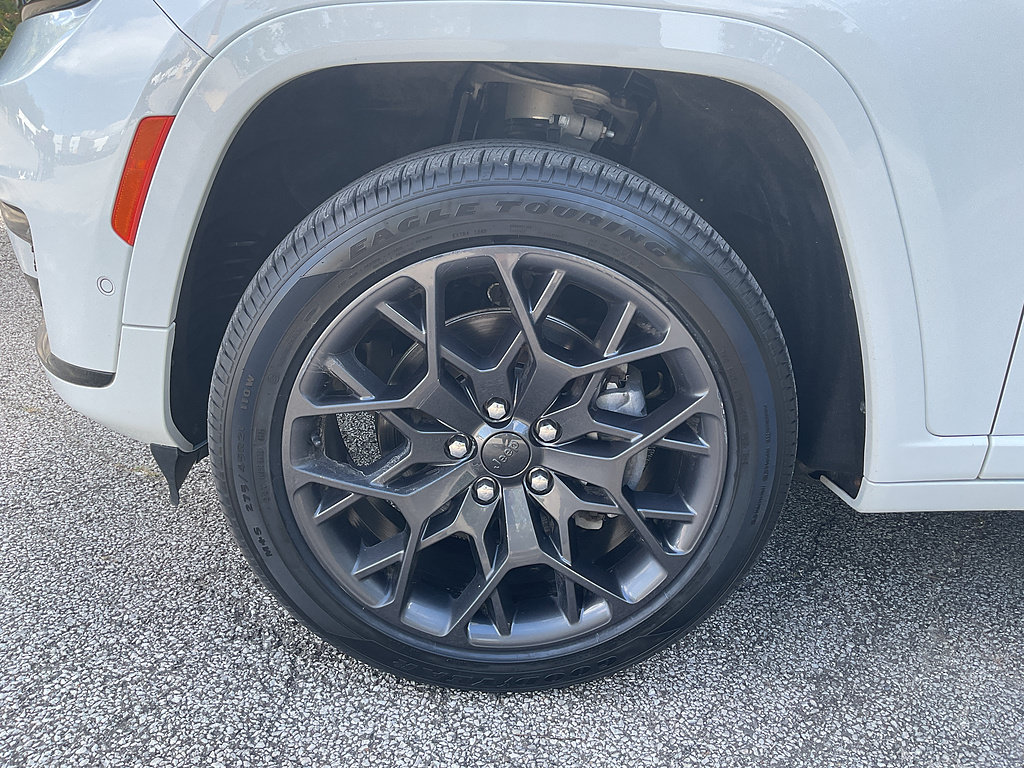 Used 2023 Jeep Grand Cherokee L Summit AWD/4WD image 19