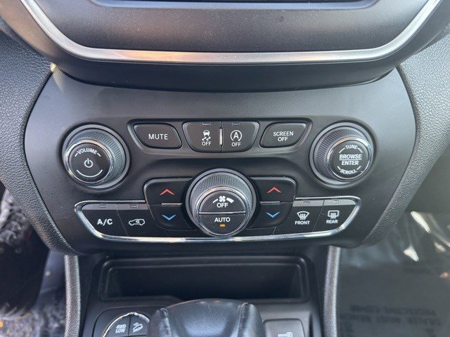 Used 2022 Jeep Cherokee Trailhawk w/ Comfort/Convenience Group image 20