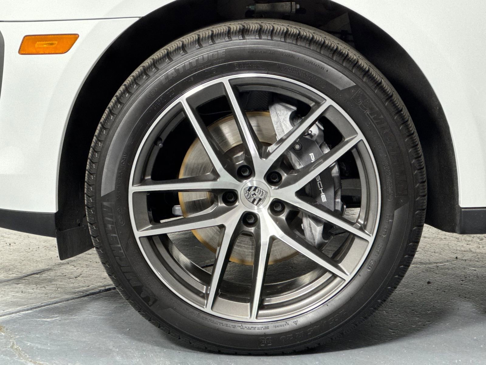 Certified 2025 Porsche Macan image 32