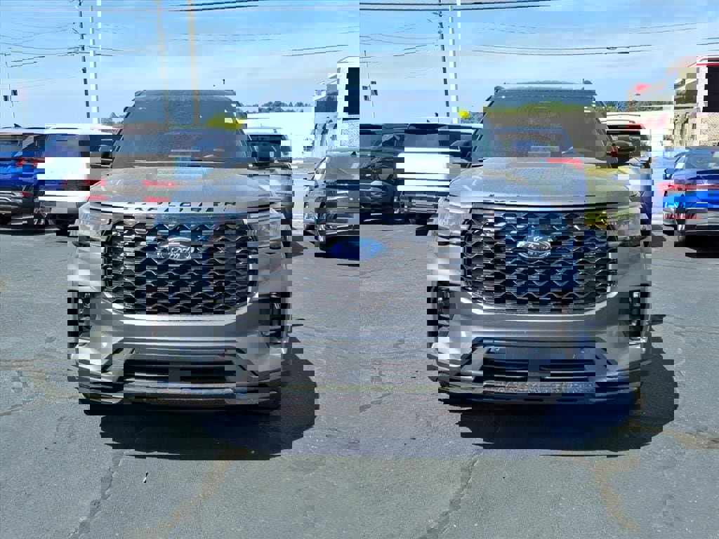 Used 2025 Ford Explorer ST-Line w/ Premium Package image 2