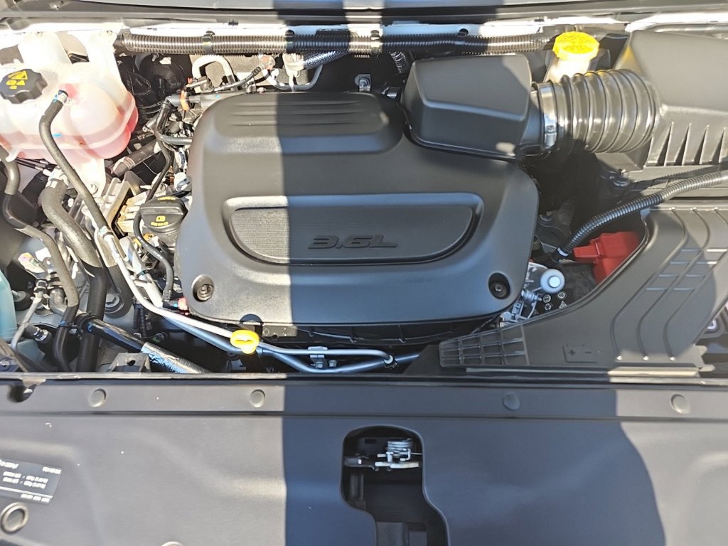 Certified 2026 Chrysler Pacifica Select FWD image 35