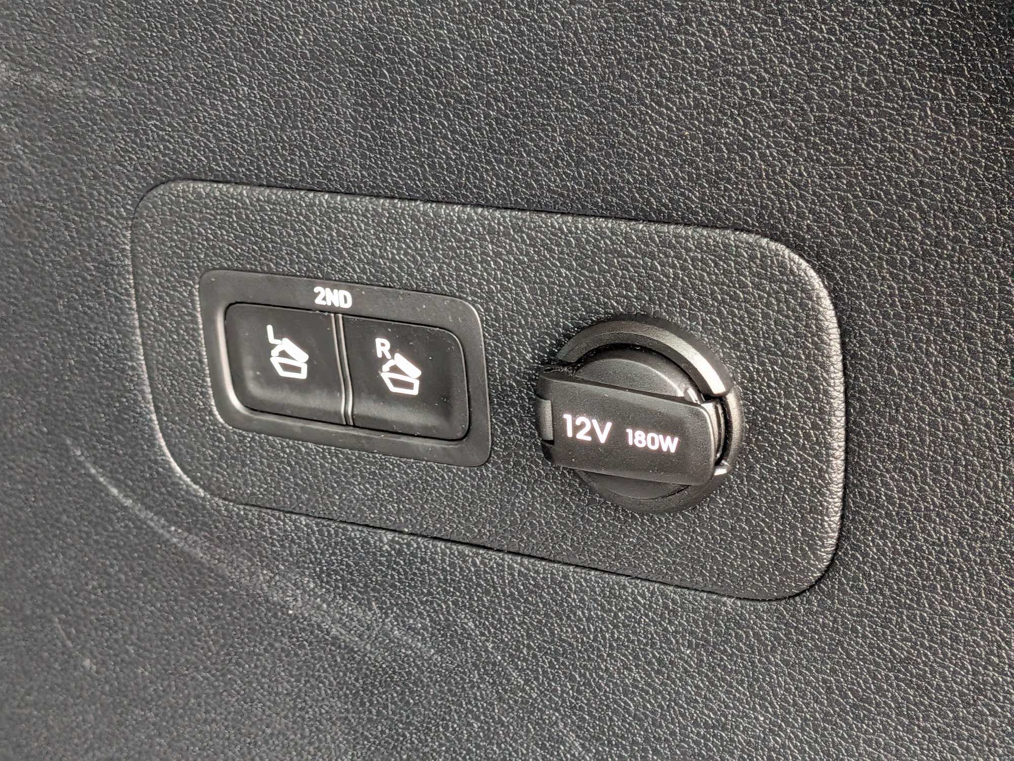 Used 2019 Hyundai Santa Fe SEL w/ Cargo Package FWD image 15