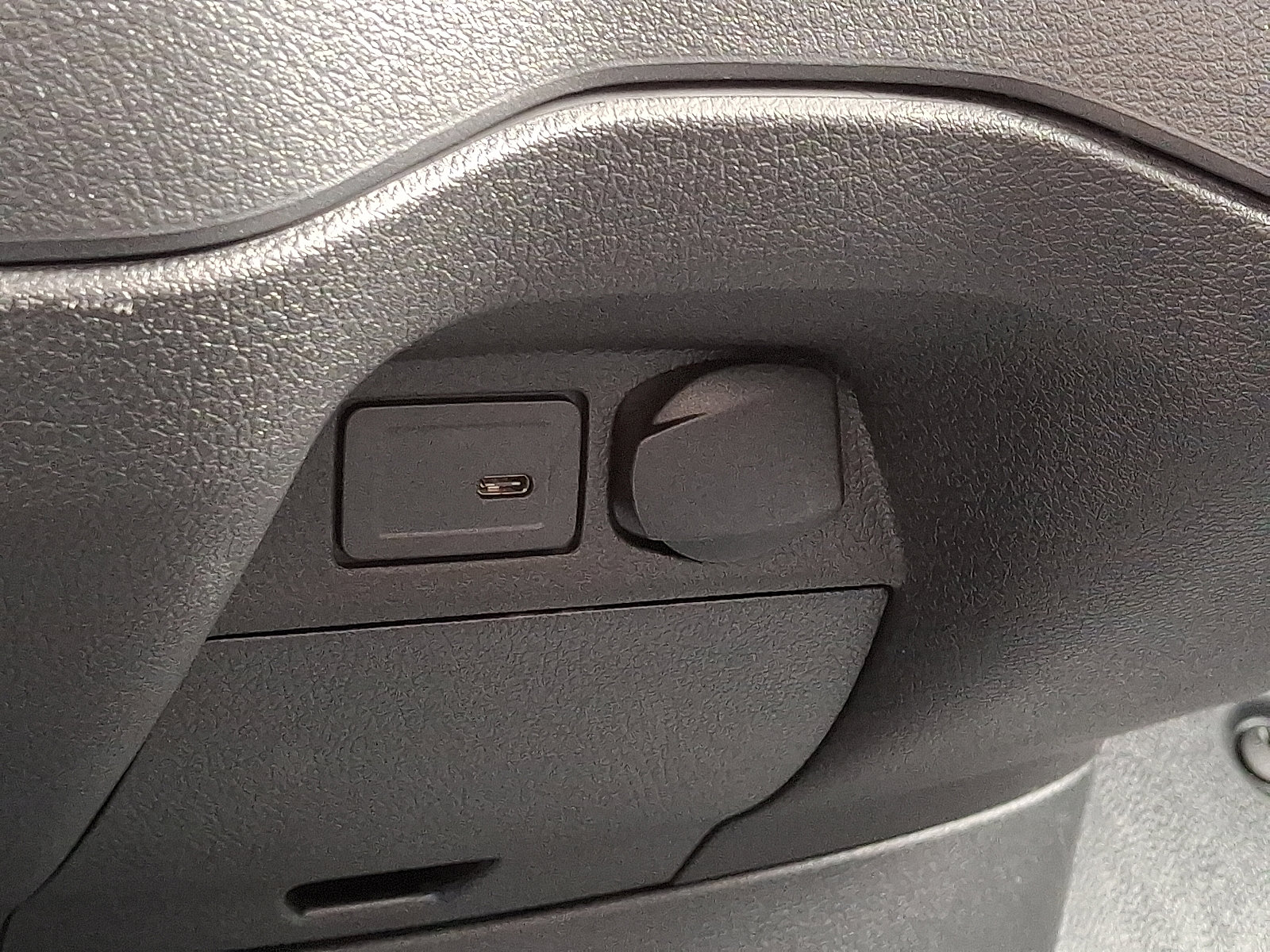 Used 2025 Mercedes-Benz Sprinter 2500 image 24