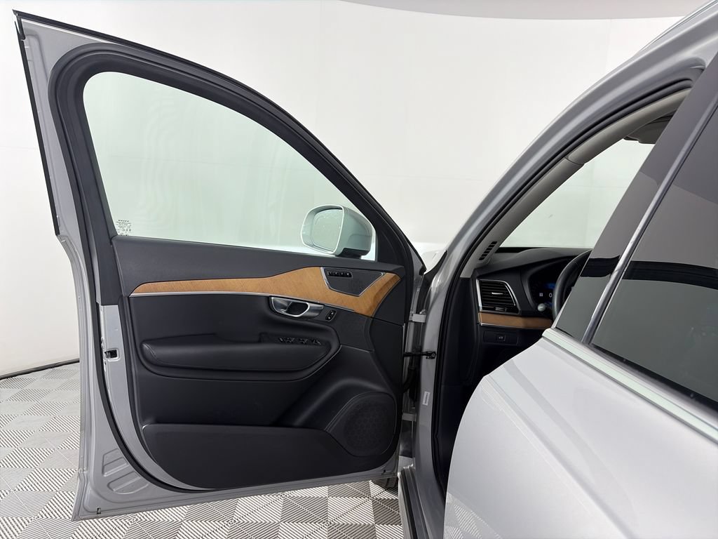 Used 2024 Volvo XC90 B5 Plus AWD/4WD image 10