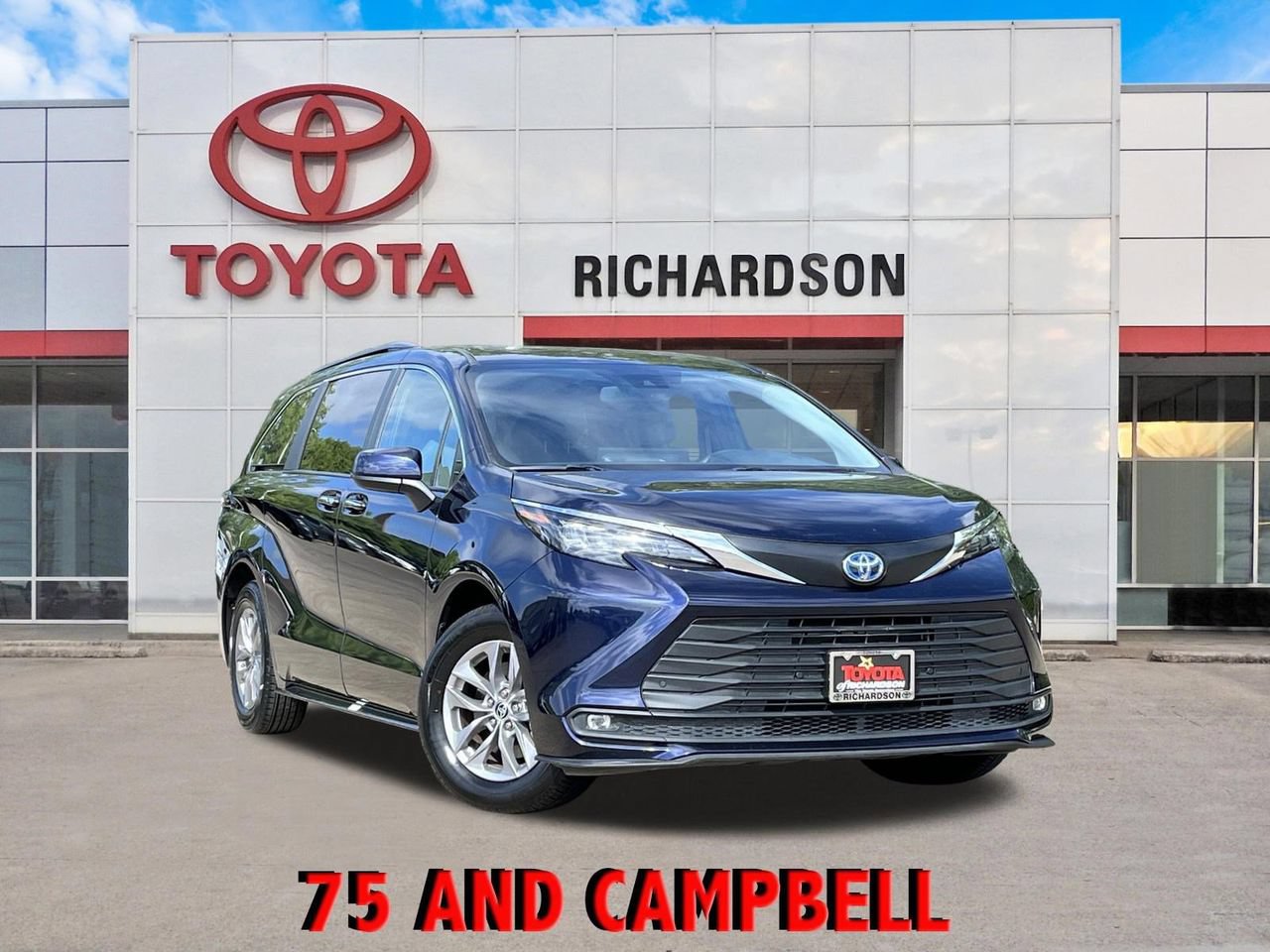 Used 2025 Toyota Sienna XLE FWD image 1