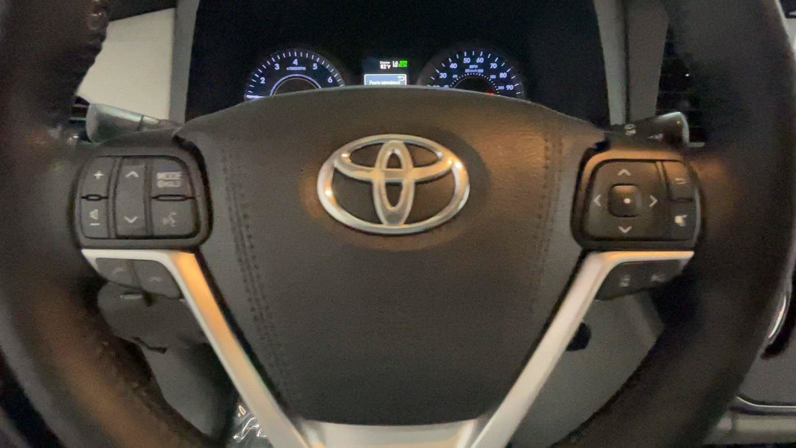 Used 2018 Toyota Sienna XLE FWD image 33