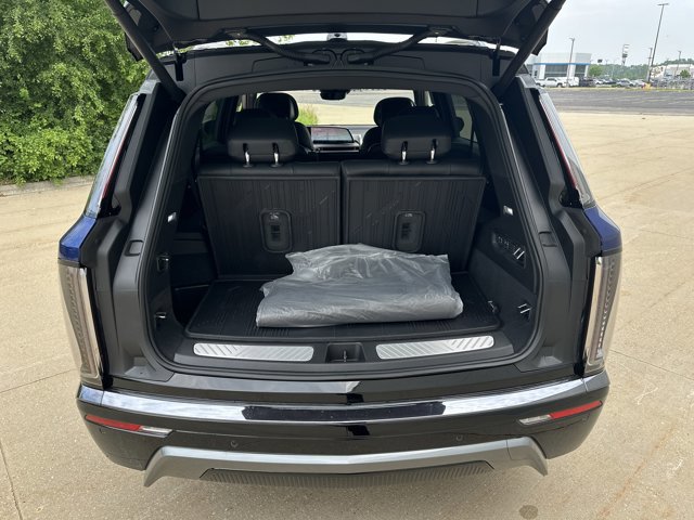 New 2026 Cadillac Vistiq Sport w/ LPO, Floor Liner Package image 38