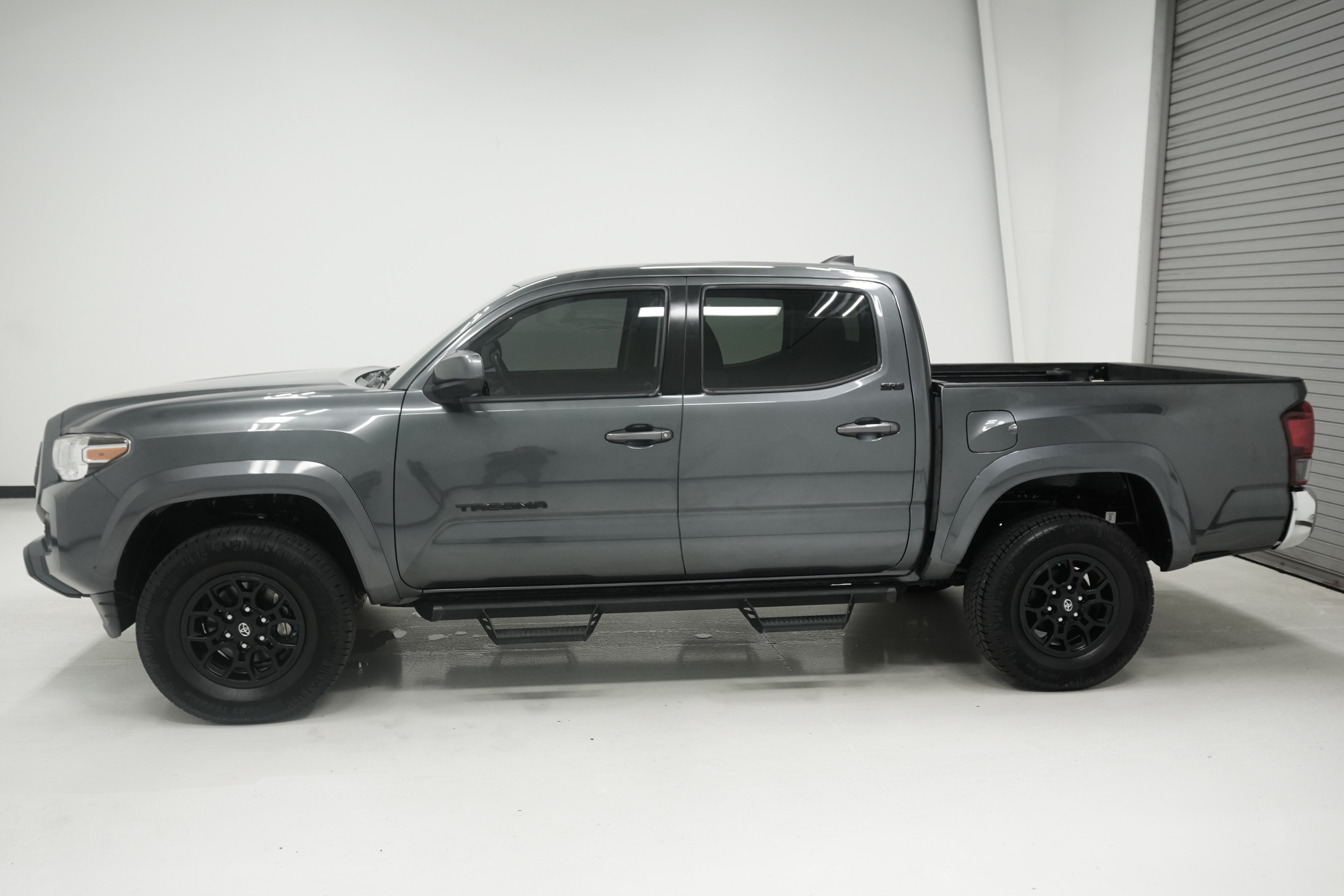 Used 2020 Toyota Tacoma SR5 RWD image 4