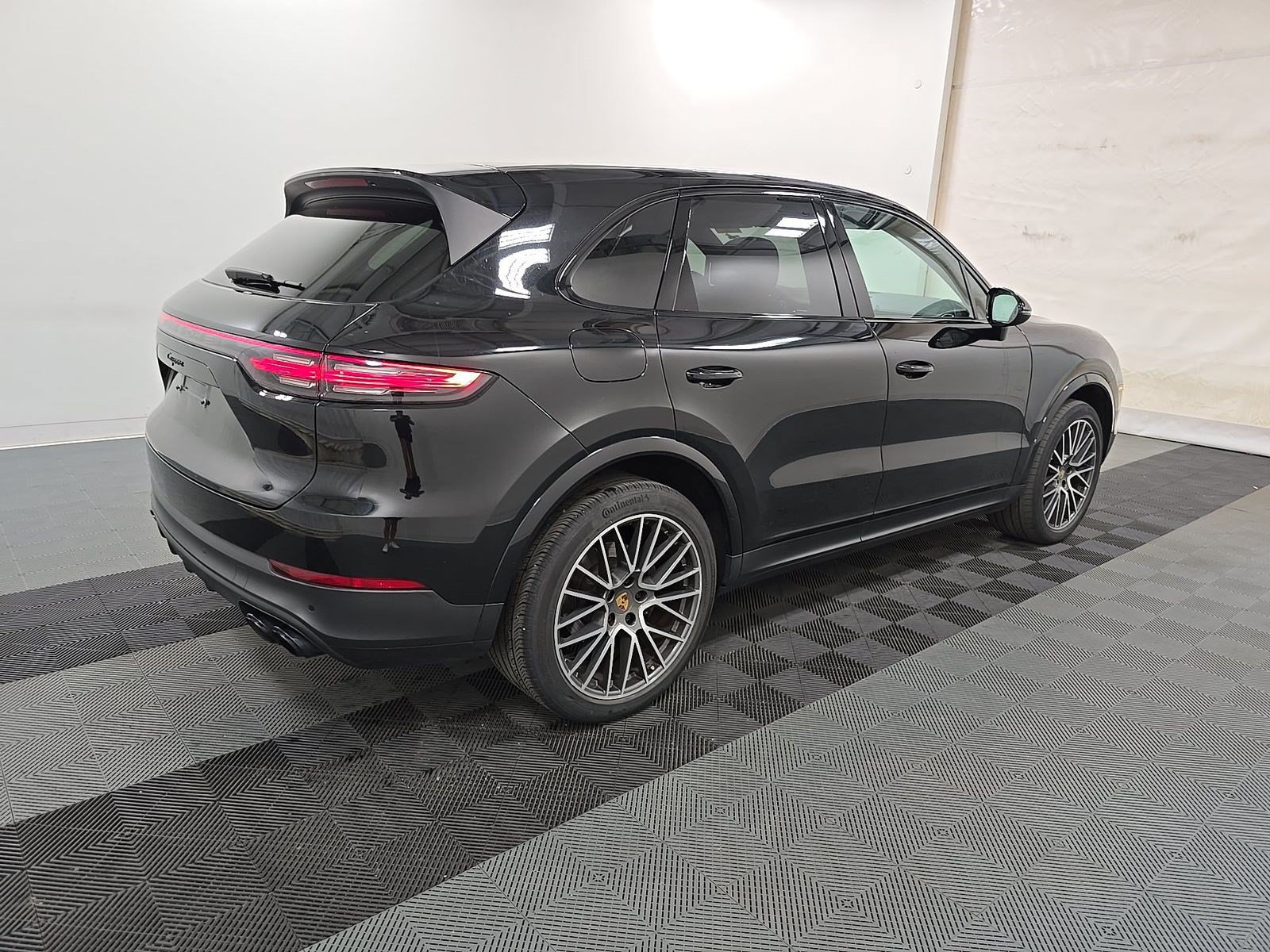 Used 2023 Porsche Cayenne Platinum Edition AWD/4WD image 6