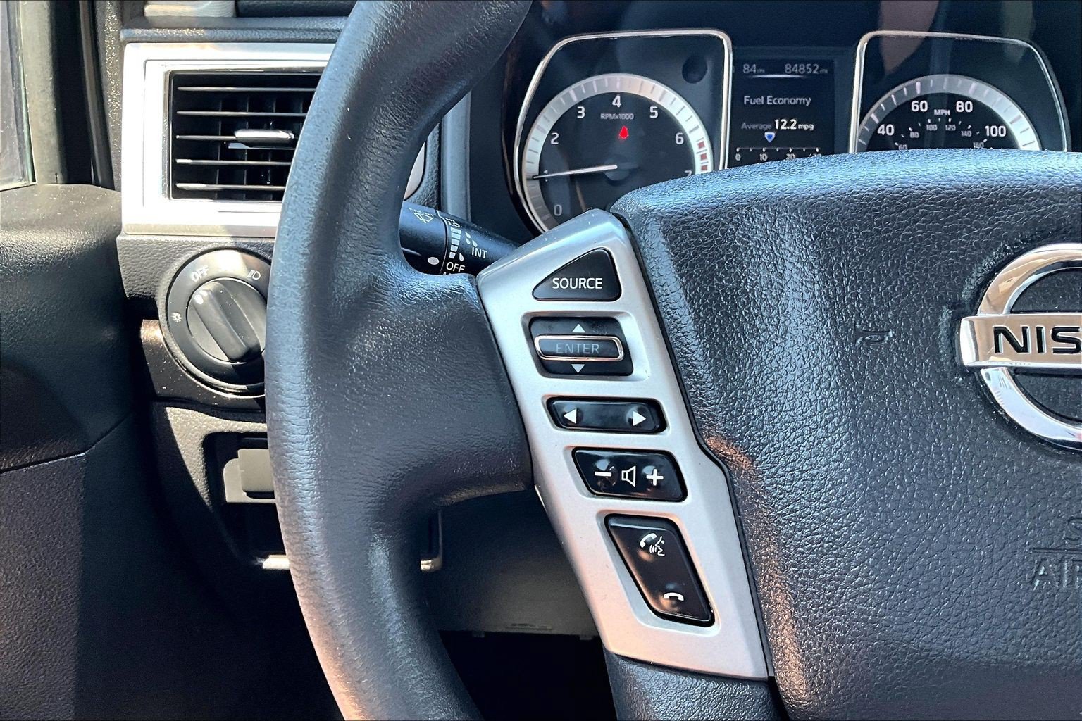 Used 2017 Nissan Titan SV AWD/4WD image 19