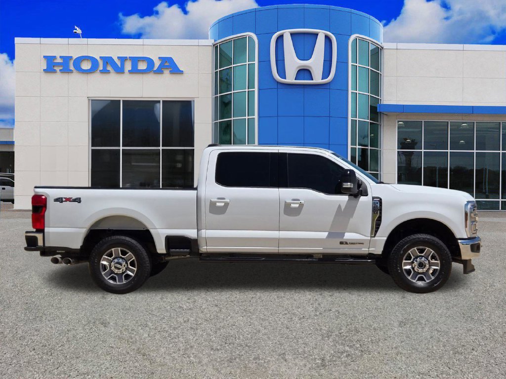 Used 2024 Ford F250 Lariat AWD/4WD image 2