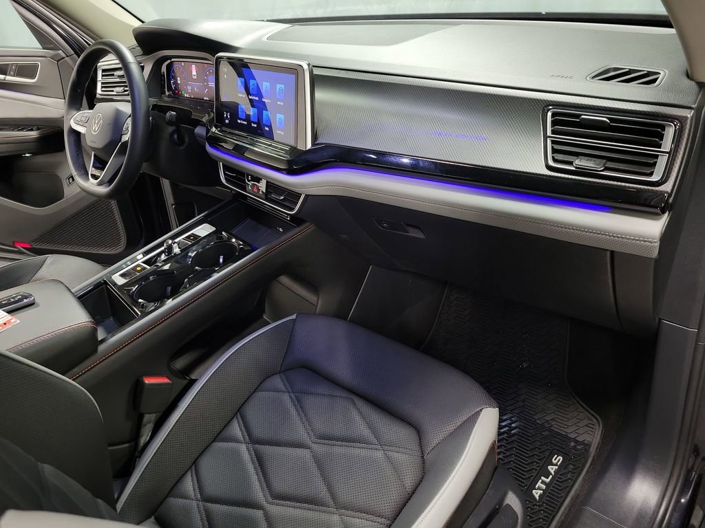 Used 2024 Volkswagen Atlas Peak Edition SE AWD/4WD image 23