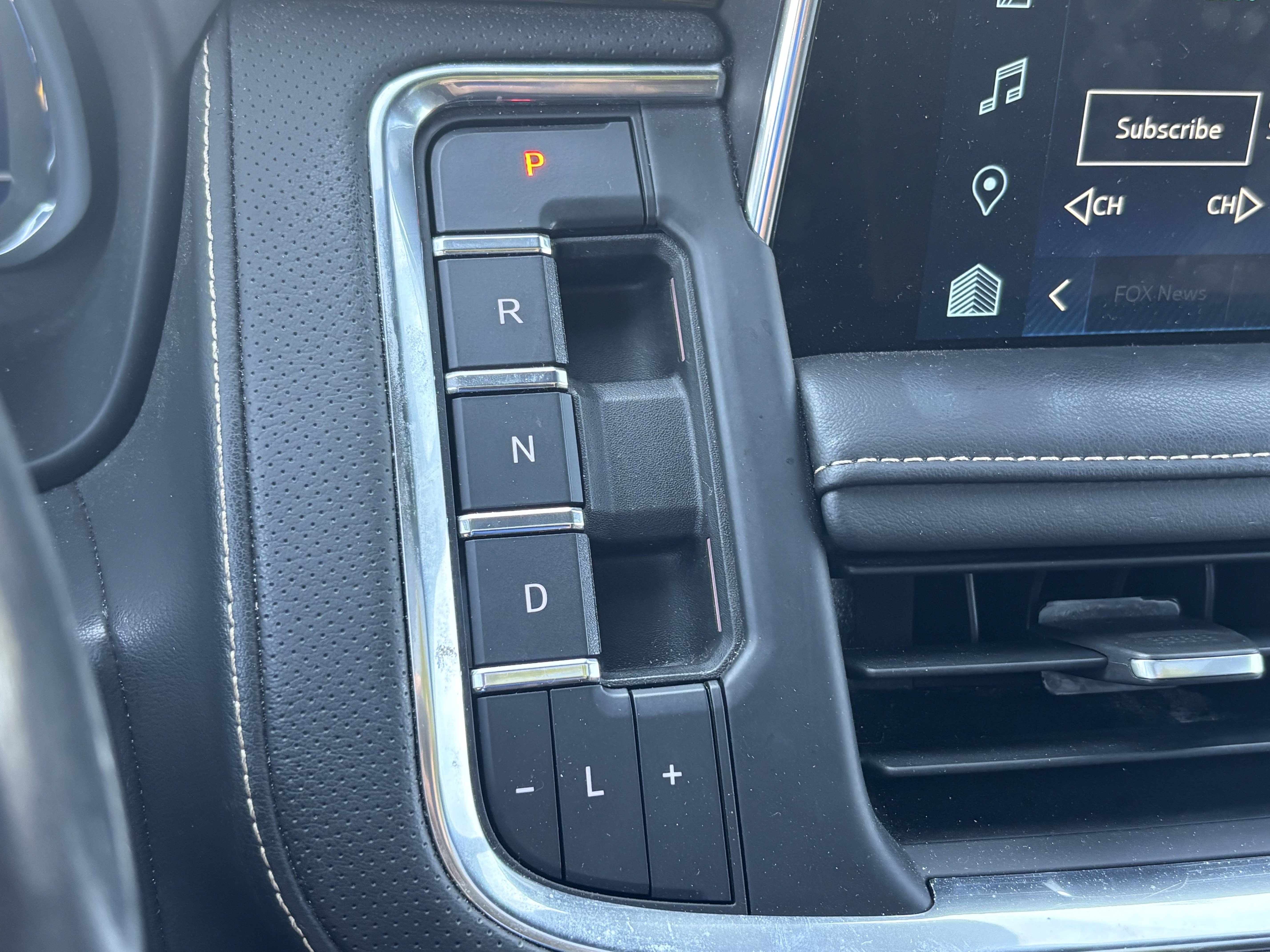 Used 2023 Chevrolet Tahoe Premier AWD/4WD image 28