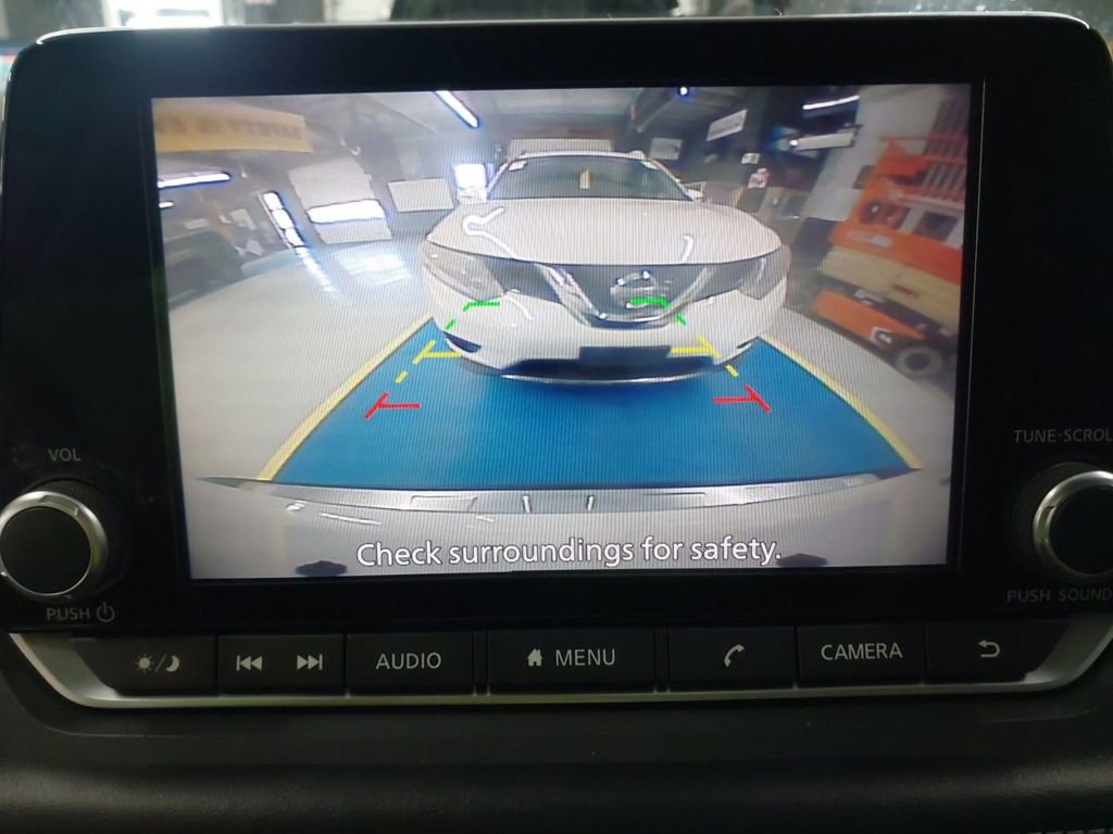 Used 2023 Nissan Rogue SV image 16