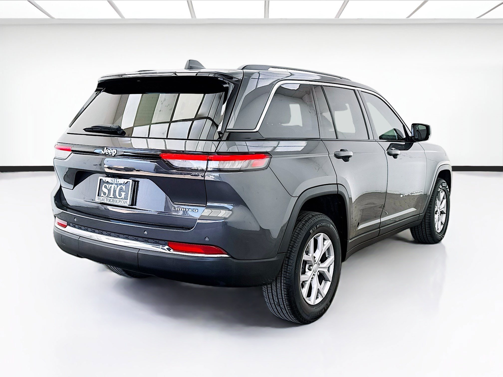 Used 2022 Jeep Grand Cherokee Limited RWD image 4