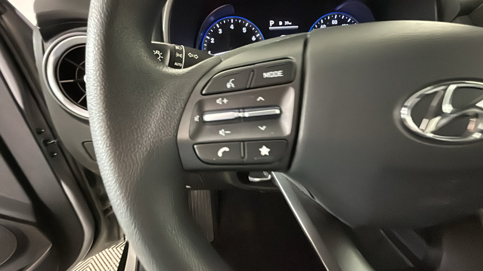 Used 2023 Hyundai Kona SEL FWD image 20