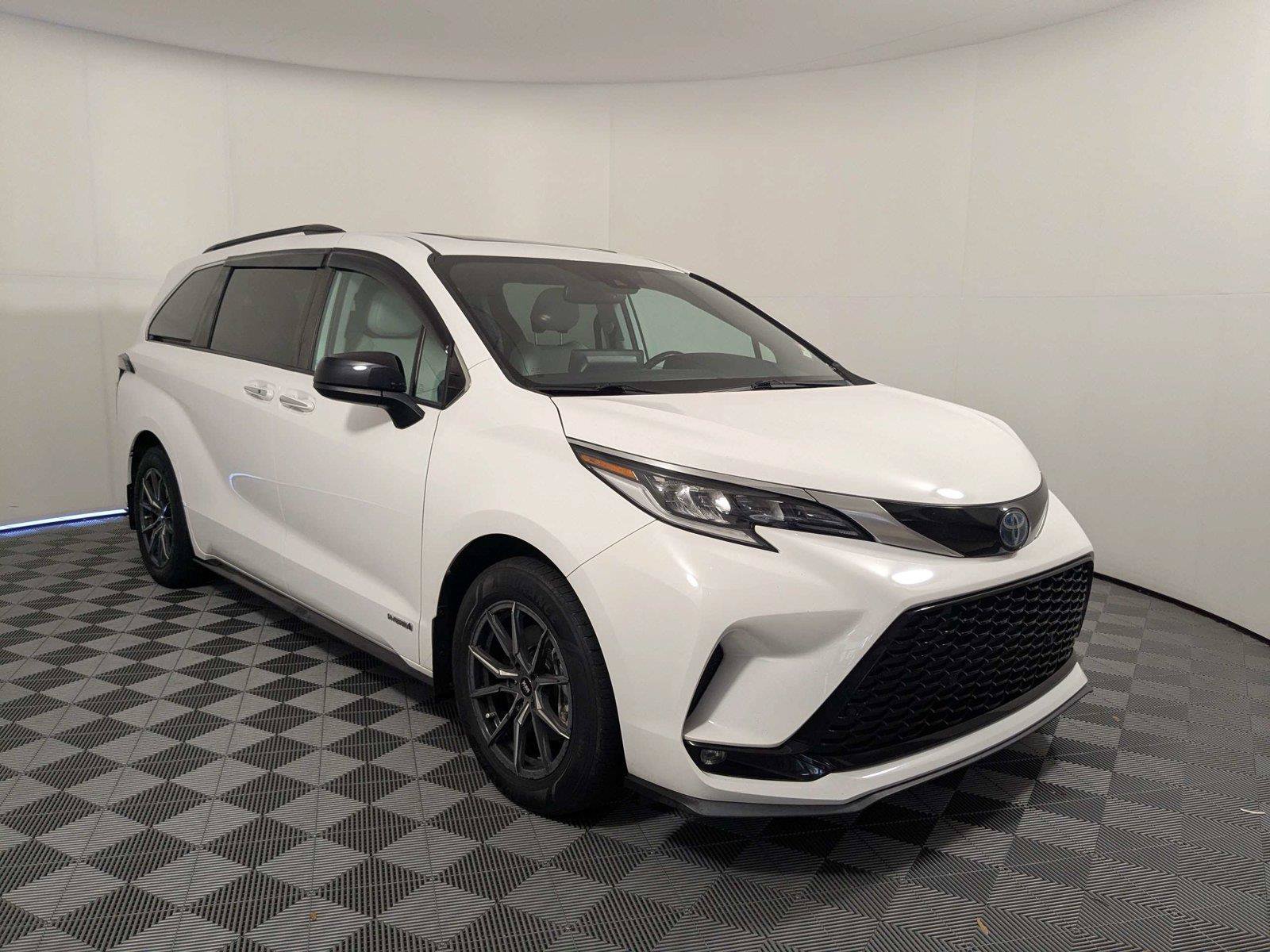 Used 2021 Toyota Sienna XSE AWD/4WD image 3