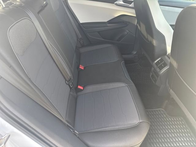 Certified 2025 Volkswagen Taos SE w/ Panoramic Sunroof Package image 32