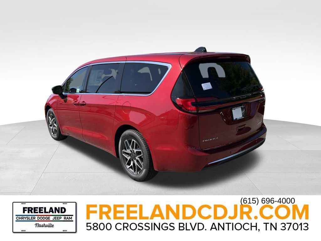 New 2027 Chrysler Pacifica Limited FWD image 5