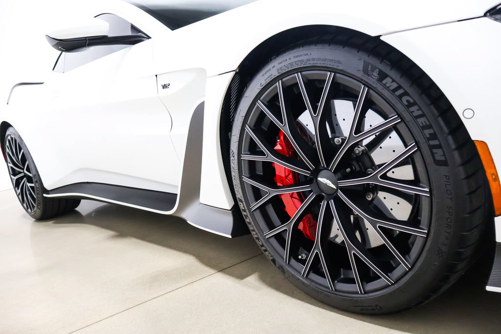 Used 2023 Aston Martin V12 Vantage RWD image 23