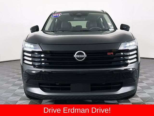 Used 2025 Nissan Kicks SR AWD/4WD image 2