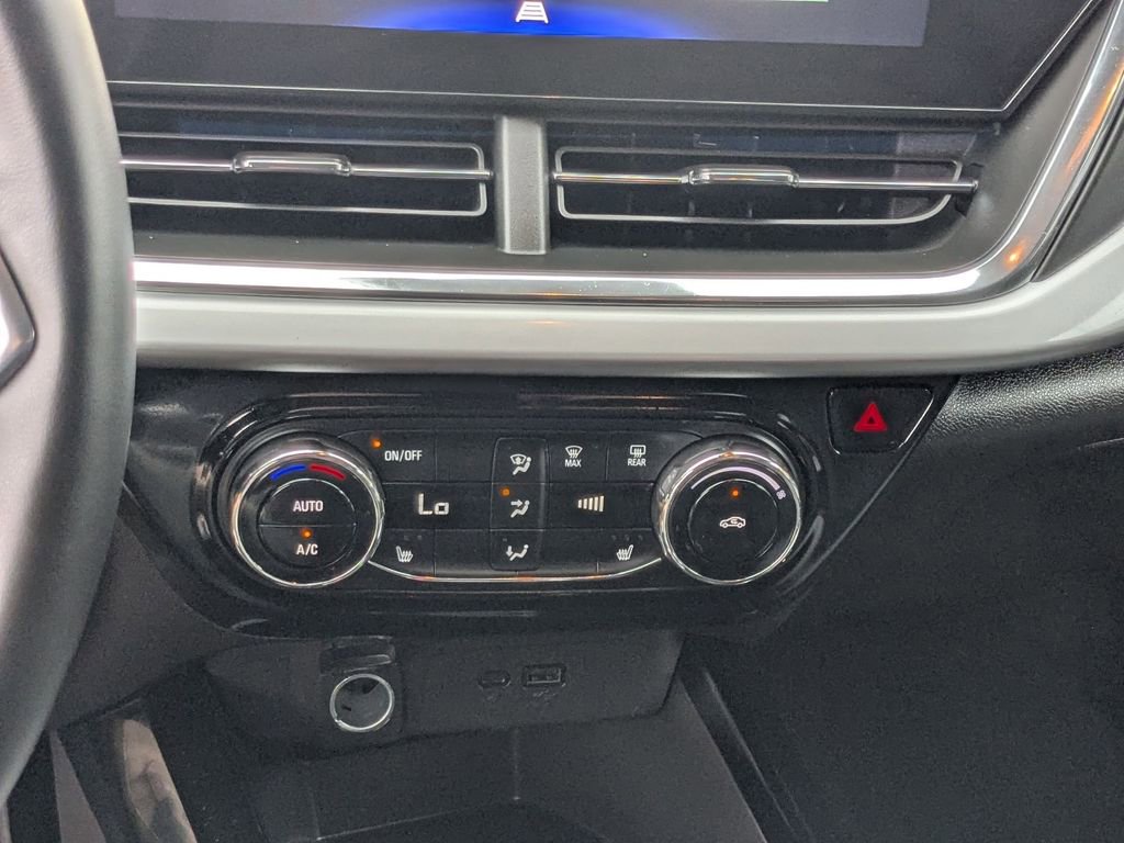 Used 2025 Chevrolet Trax LT w/ LT Convenience Package FWD image 20