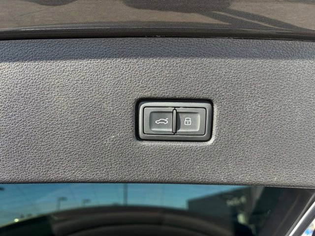 Used 2021 Audi Q8 Premium w/ Black Optic Package image 25