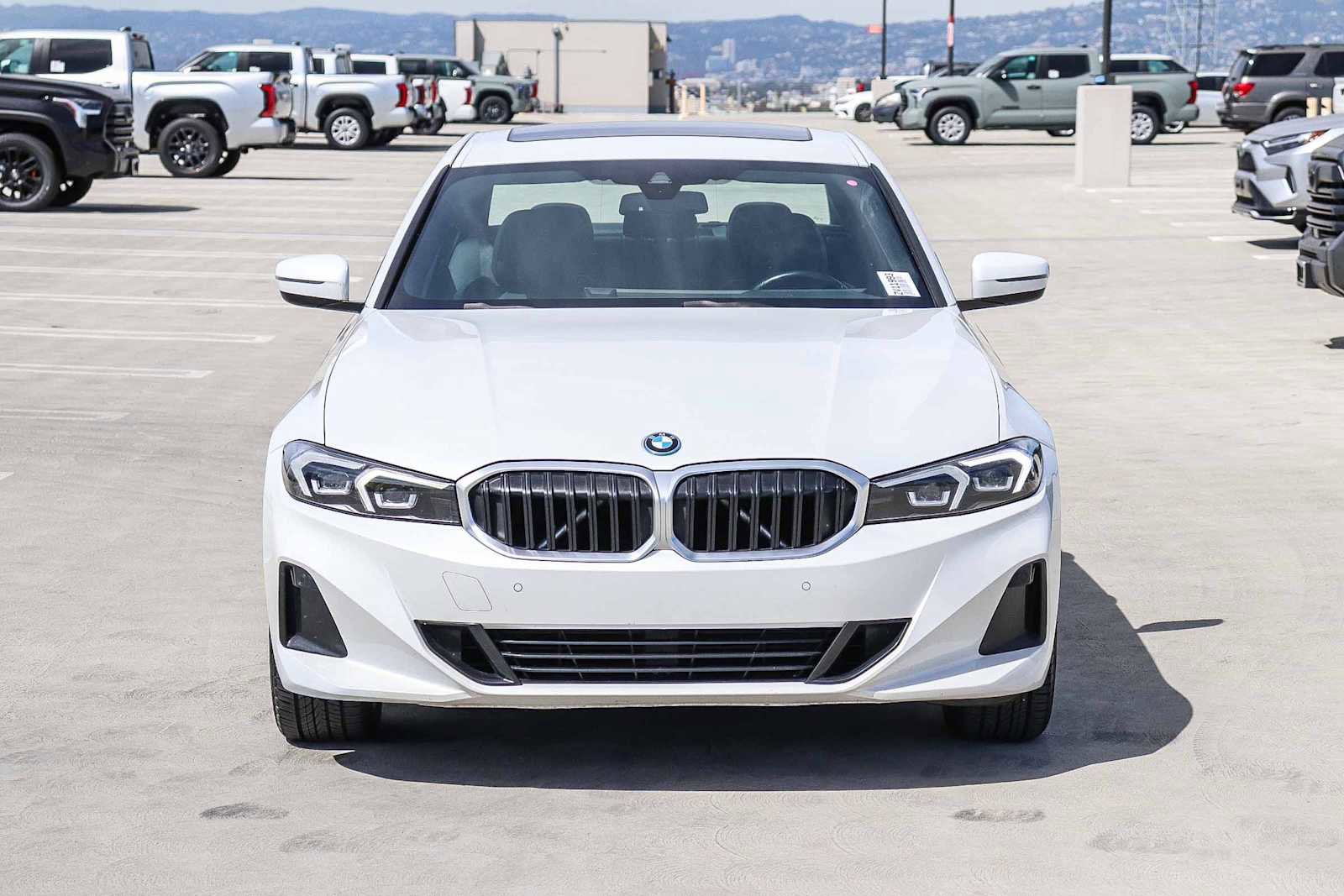 Used 2024 BMW 330e image 2