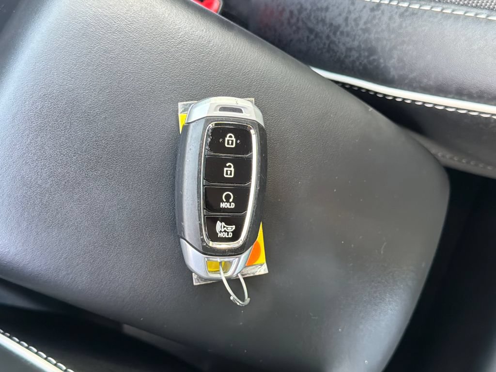Used 2025 Hyundai Venue Limited FWD image 29