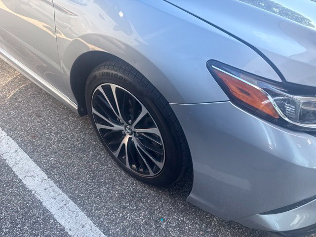 Used 2018 Toyota Camry SE w/ Convenience Package FWD image 3