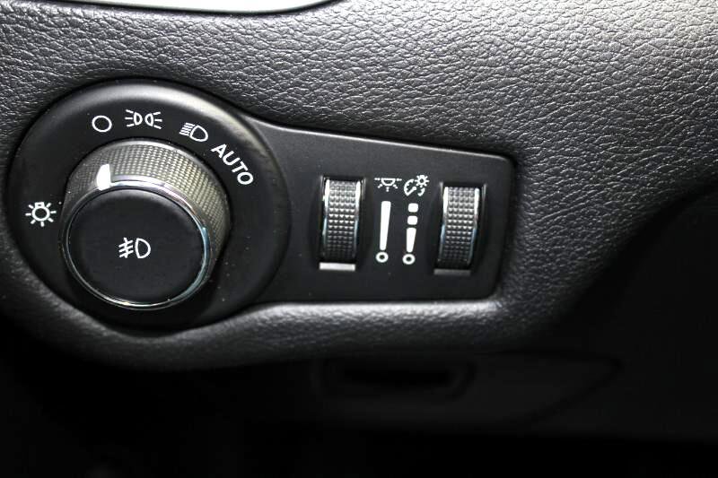 Used 2017 Jeep Cherokee Trailhawk image 36